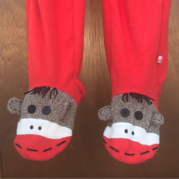 Women’s M NICK & NORA Red Fleece Sock Monkey One Piece Footed Pajamas Cute EXC - Picture 4 of 13